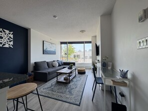 Living area - 1BR Condo Near Tourist Attractions! w/Pool & Parking (Vancouver)