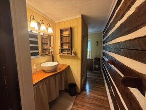 Bathroom - The Farmhouse at CountyLine Vineyard (Charlotte Court House)