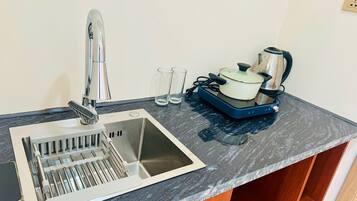 Studio Suite, Balcony, Hill View | Private kitchen | Fridge