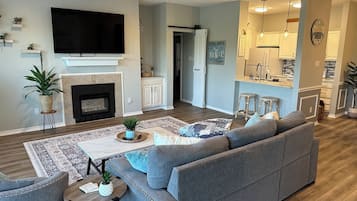 Smart TV, fireplace