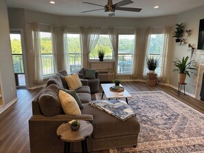 Smart TV, fireplace