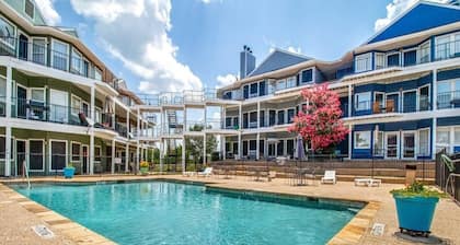 NEW LISTING - Texoma Lakeside Condo at Tanglewood Resort