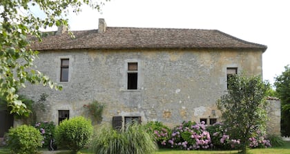 La Maison Noble, 15th century, 35 minutes from FUTUROSCOPE—Special Offer from Sept. 24 to Nov. 2.