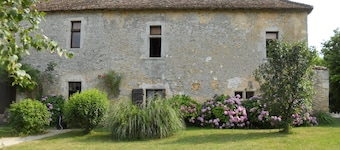 La Maison Noble, 15th century, 35 minutes from FUTUROSCOPE—Special Offer from Sept. 24 to Nov. 2.