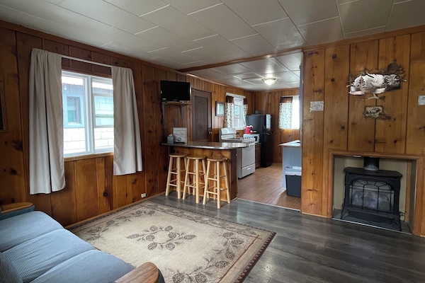 Comfort Cabin | Living area | TV