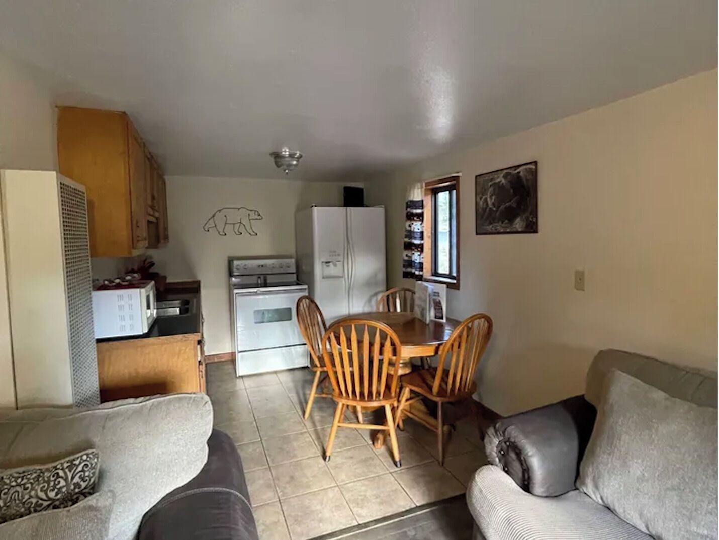 Comfort Cabin | Dining