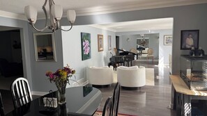 Dining - Spacious 6-bedroom hse on 3 acres in amazing Atlanta w Sauna, Pool, Tennis Court (Atlanta)