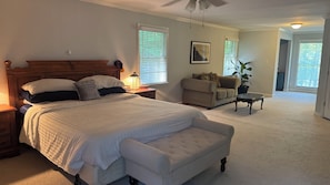 Room - Spacious 6-bedroom hse on 3 acres in amazing Atlanta w Sauna, Pool, Tennis Court (Atlanta)