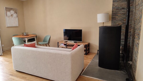 Living area - Vrbo Property (Séranon)