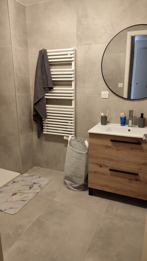 Bathroom - Vrbo Property (Séranon)