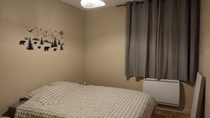 Room - Vrbo Property (Séranon)