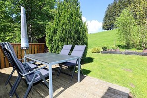 Outdoor dining - 1 room apartment with small kitchen and balcony (Schönwald)