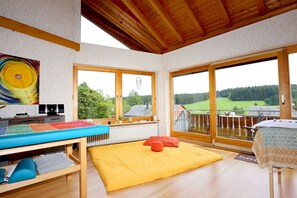 Room - 1 room apartment with small kitchen and balcony (Schönwald)
