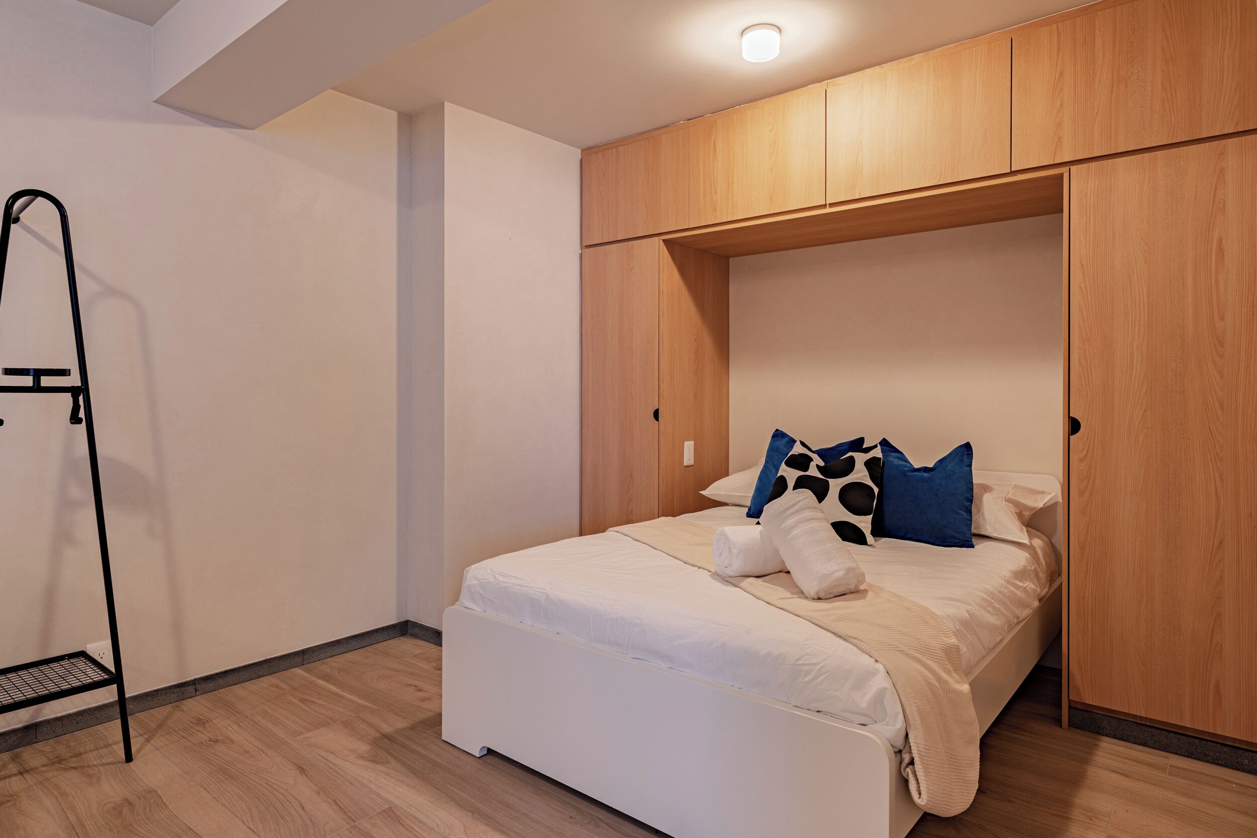 Deluxe Apartment | Desk, laptop workspace, iron/ironing board, free WiFi