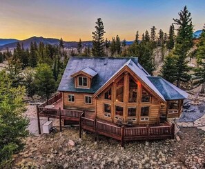 Exterior - Luxury Off-Grid Mountain Cabin on 4 Acres, Views, Serenity and Wellness (Jefferson)