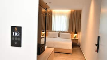 Superior Double Room, City View | Desk, laptop workspace, soundproofing, iron/ironing board