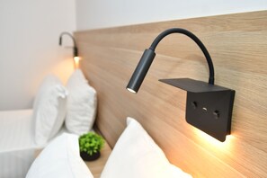 デラックス ツインルーム シティビュー | デスク、ノートパソコン用作業スペース、防音設備、アイロン / アイロン台