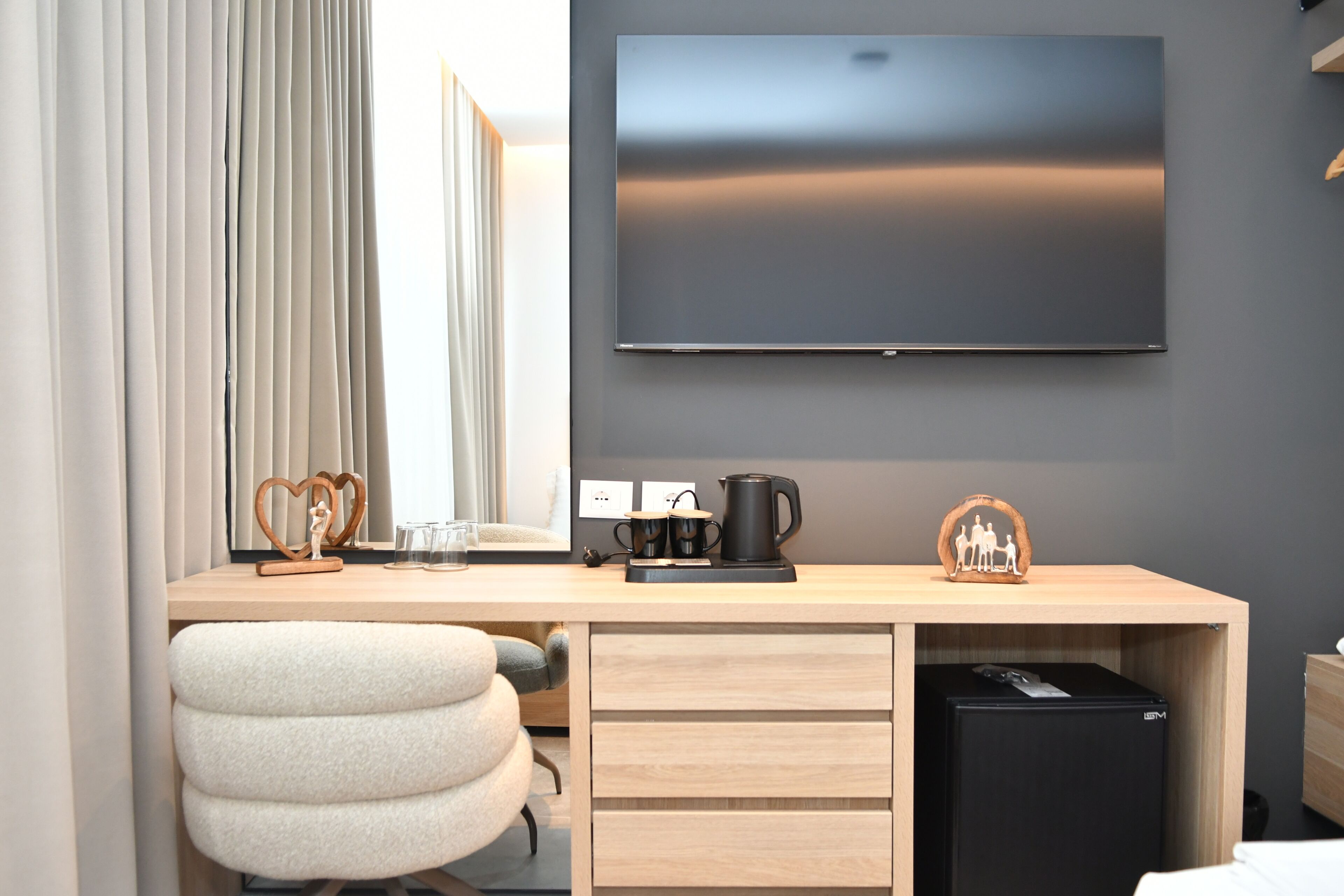 Deluxe Twin Room, City View | Interior