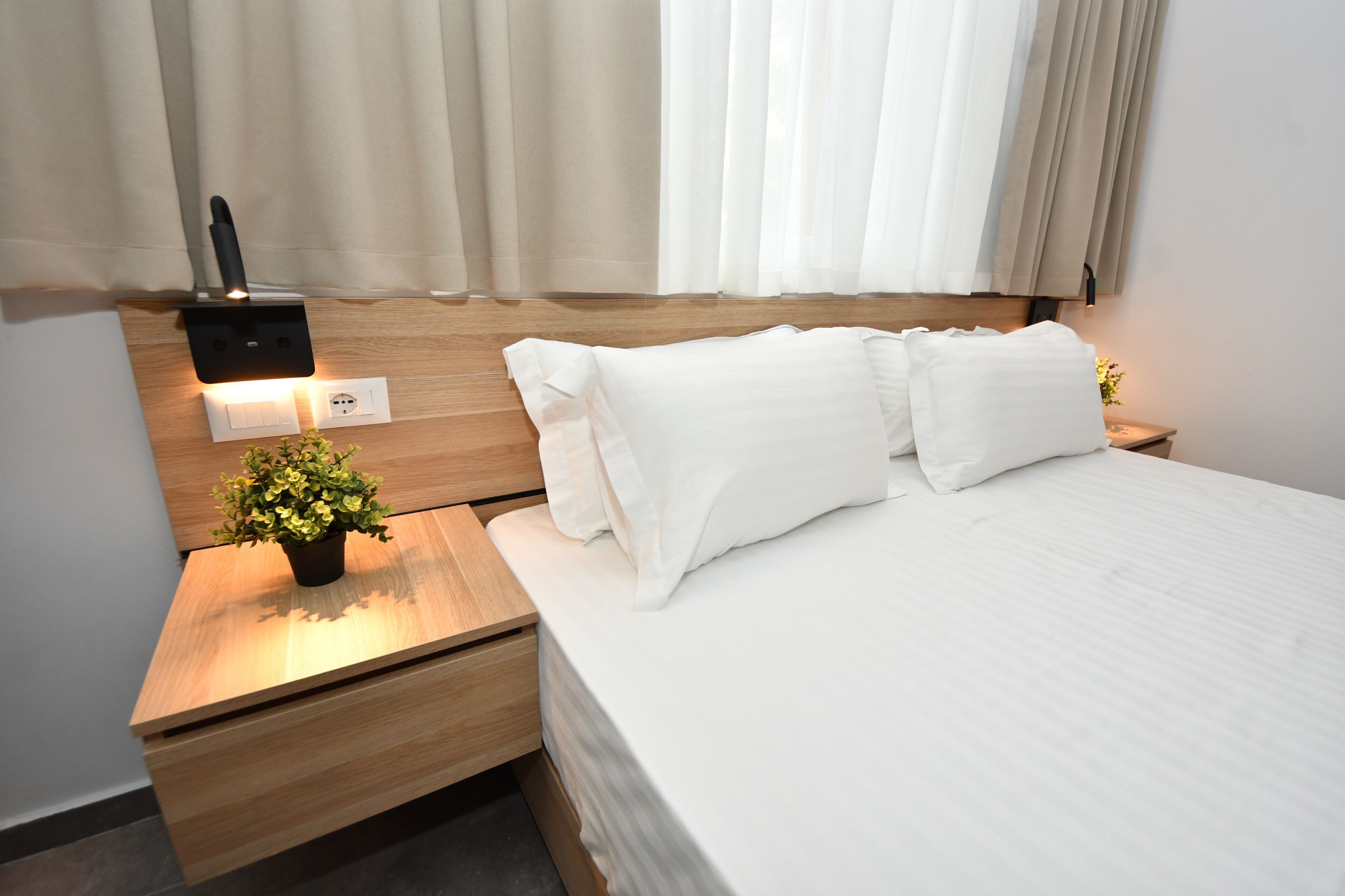 Chambre Double Supérieure, vue ville | Bureau, espace de travail pour ordinateur portable