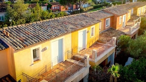 A residential area with terracotta-tiled roofs, balconies, and a mix of single and multi-story buildings. - Golf-side Holiday Home in Mazamet (Roquebrune-sur-Argens)