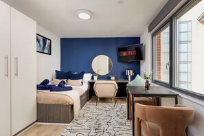 Room - Stylish City Centre Studio | Sleeps 2! (Sheffield)