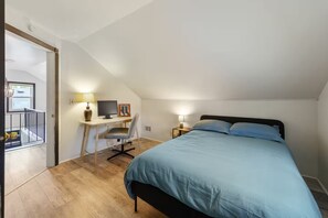 Room - Gorgeous 4-bedroom house with AC in lively Minneapolis (Minneapolis)