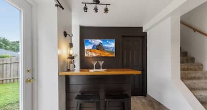 Gorgeous 4-bedroom house with AC in lively Minneapolis