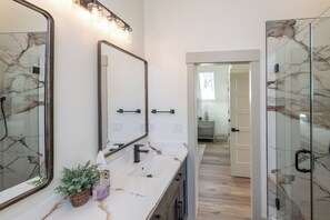 Bathroom - Dream family getaway! Spacious-Mountain views-Hiking from house-Near everything (Seven Devils)