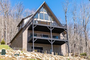 Exterior - Dream family getaway! Spacious-Mountain views-Hiking from house-Near everything (Seven Devils)