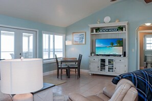 House, Multiple Beds (Turtle's Nest) | Living area