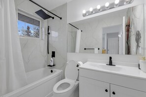 Bathroom - Guest house in downtown Calgary,  (Calgary)