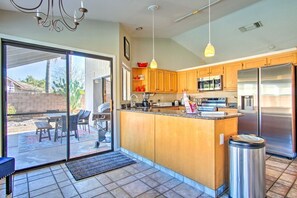 Fridge, microwave, oven, stovetop - Relaxing Tucson Stay w/ Pool & Mountain Views (Tucson)
