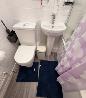 Shared Dormitory, 1 Bedroom, Smoking, Fireplace | Bathroom - Room-stylish Double Room & Sofa Bed in S (Gillingham)