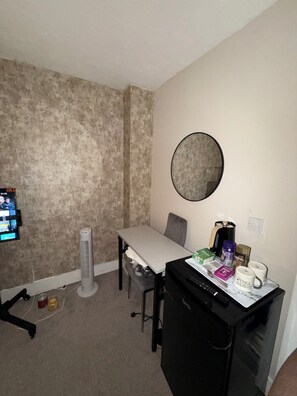 Shared Dormitory, 1 Bedroom, Smoking, Fireplace | Interior