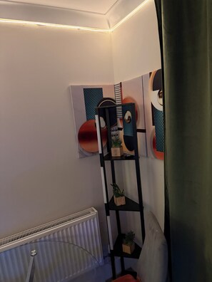 Living room - Room-stylish Double Room & Sofa Bed in S (Gillingham)