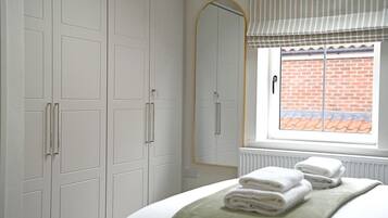 Iron/ironing board, internet, bed sheets