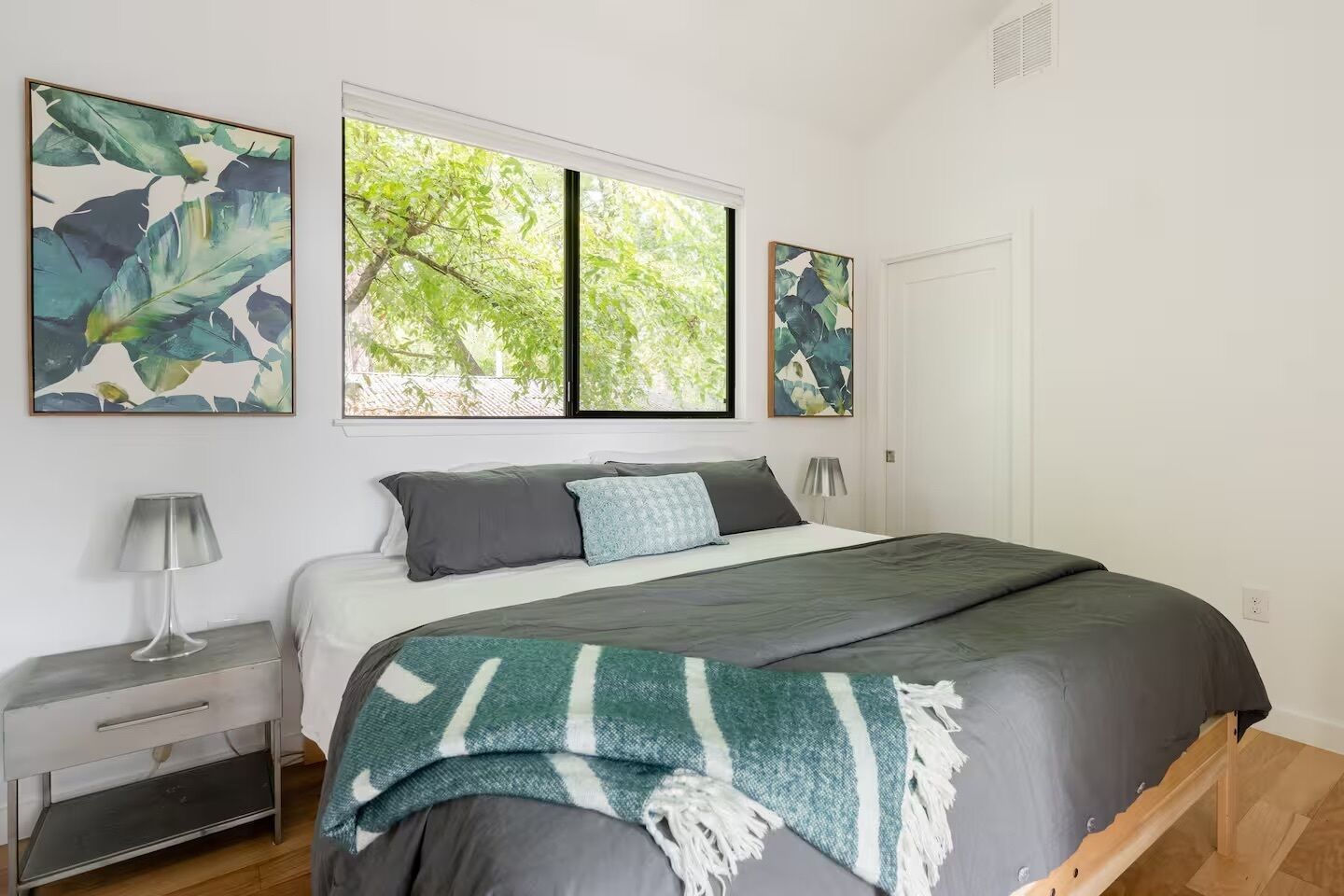 2 bedrooms, desk, iron/ironing board, WiFi (free)