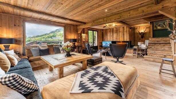 A wooden interior with a sofa, coffee table, and a fireplace. - Chalet, 2nd floor, terrace, fireplace or stove, tv, 350m², Combloux (Demi-Quartier)