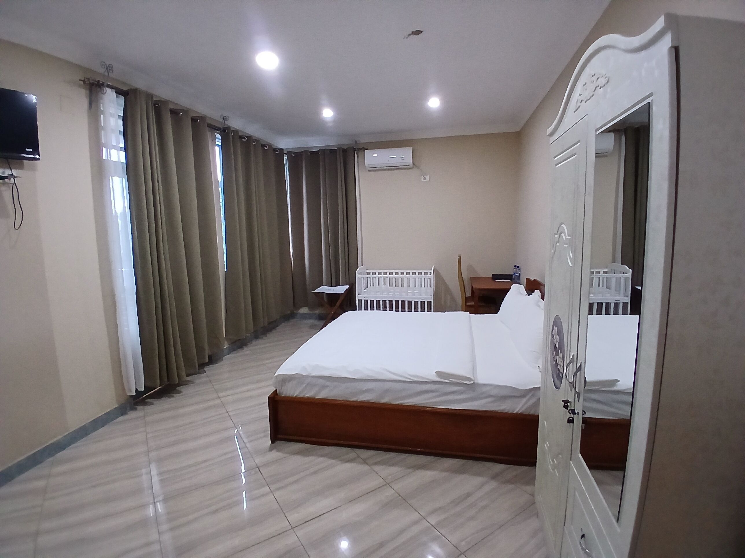 In-room safe, desk, laptop workspace, iron/ironing board