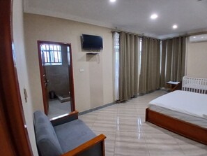 In-room safe, desk, laptop workspace, iron/ironing board - Gosen Hotel Lubumbashi (Lubumbashi)