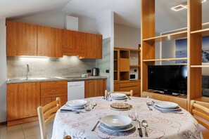 Dining - Apartment 'Chalet Graziana' with Mountain View, Convenient and Peaceful Location (Livigno)