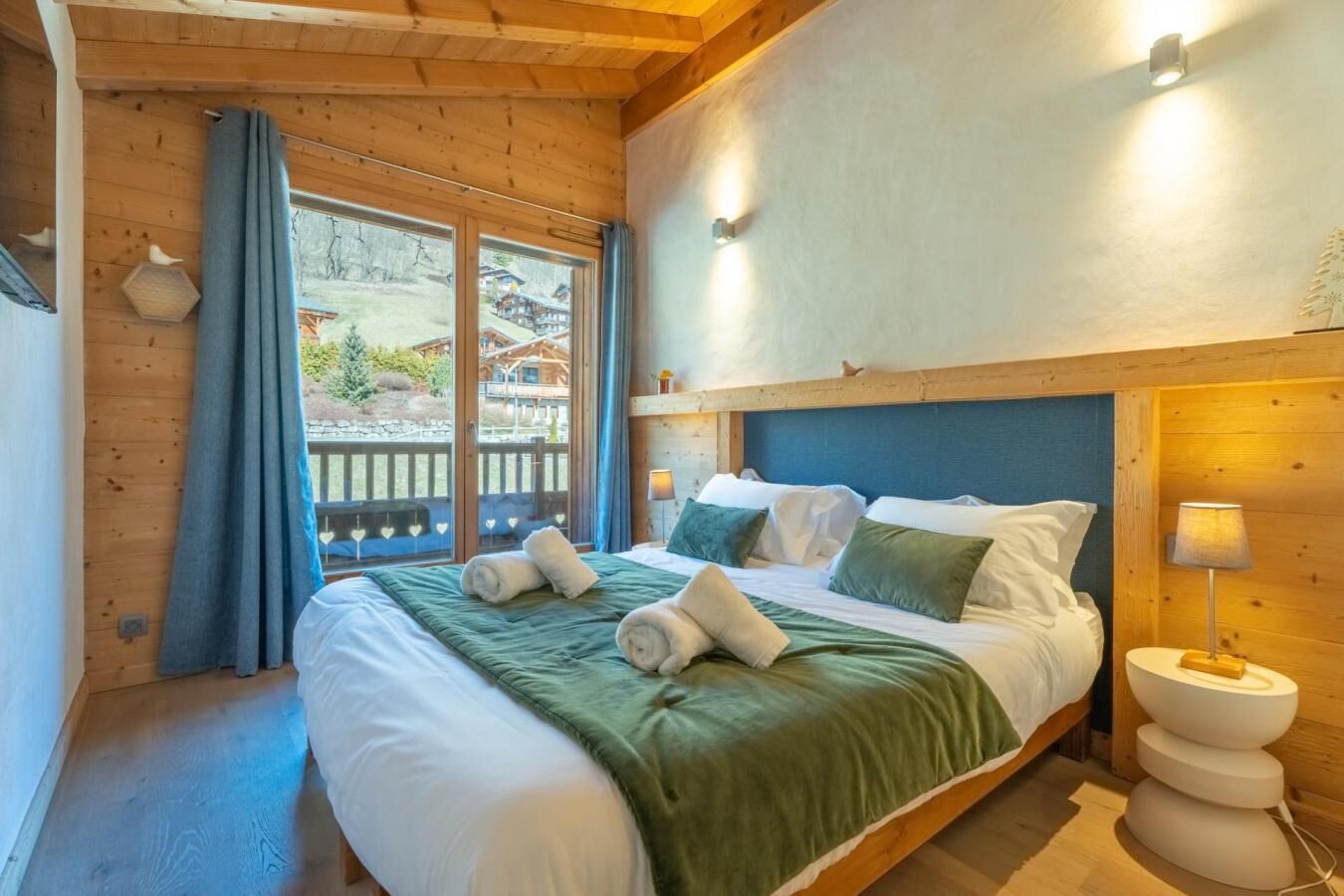 WiFi, bed sheets