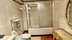 A bathroom with a toilet, bidet, vanity, and a shower with a glass door. - Cozy Spacious Quiant 2-bed 2-bath apartment. (Wilmington)