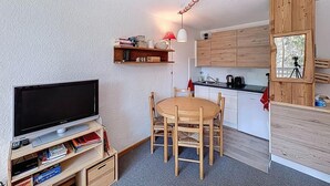Interior - 150m from ski slopes, 2nd floor, balcony, tv, 30m², Serre Chevalier (La Salle-les-Alpes)