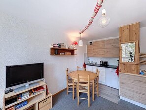 Interior - 150m from ski slopes, 2nd floor, balcony, tv, 30m², Serre Chevalier (La Salle-les-Alpes)