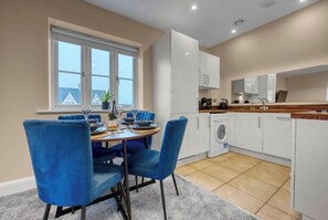 Fridge, microwave, oven, stovetop - Discounts for Extended Stays - sleeps 4 (Gloucestershire)