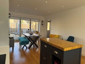 Interior - 5 bedrooms, free parking, EV charger, 4 bathrooms (Gloucestershire)