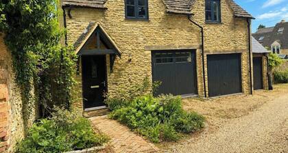 The Carriage House, peaceful, beautiful cottage