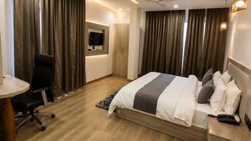 Desk, laptop workspace, free WiFi, wheelchair access