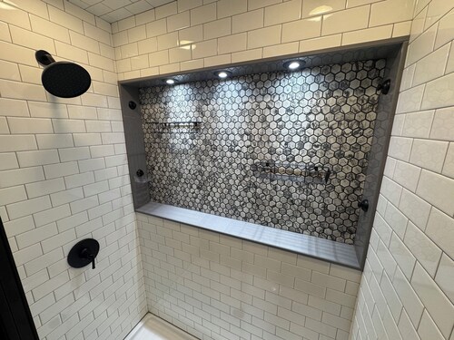 Walkable Modern Furnished DT Studio Near UM